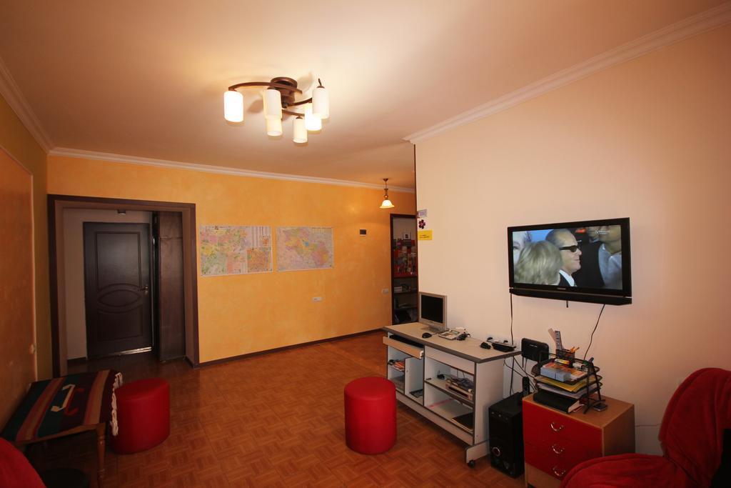 Center Hostel And Tours เยเรวาน ภายนอก รูปภาพ