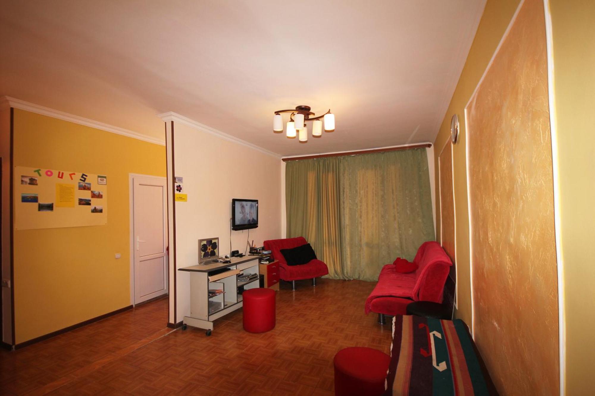Center Hostel And Tours เยเรวาน ภายนอก รูปภาพ