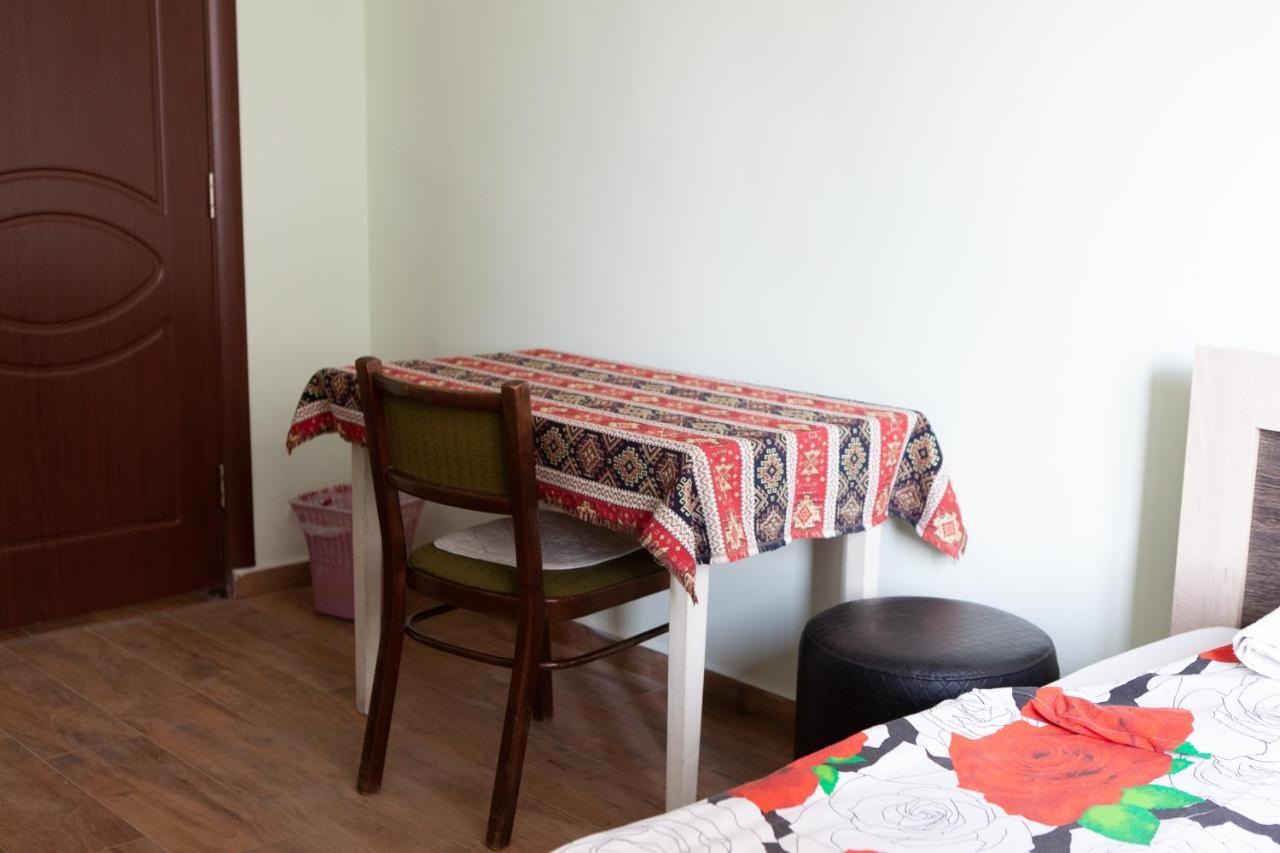Center Hostel And Tours เยเรวาน ภายนอก รูปภาพ